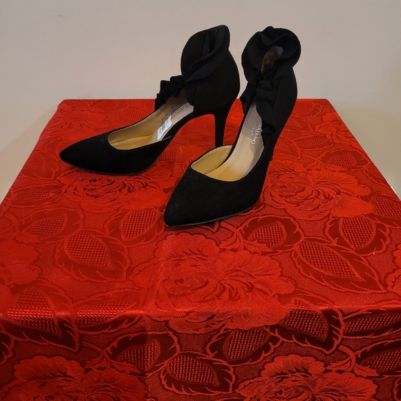 Black Velvet Heels Size 6 - Picture 2 of 2